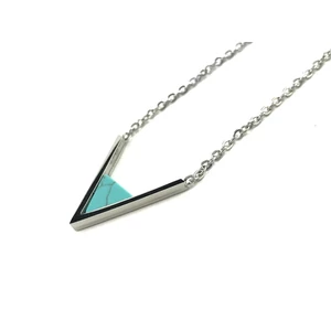 Silver steel necklace with howlite