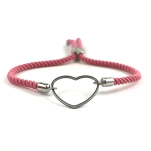 Ezüst szíves rózsaszín sodrott zsinór karkötő 