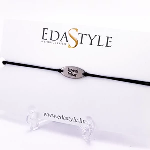 Gravírozott ovális medálos fekete zsineg karkötő