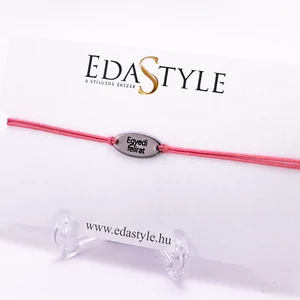 Gravírozott ovális medálos rózsaszín zsineg karkötő