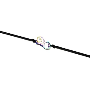 Szivárvány acél cica medálos zsineg karkötő