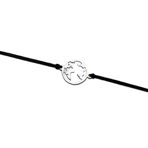 Ezüst acél földgömb medálos fekete zsineg karkötő