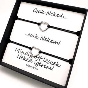 Páros zineg karkötő arany szív medállal Fekete