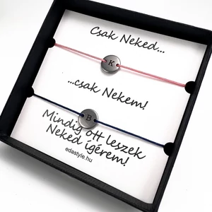 Páros karkötő gravírozható kör medállal Rózsaszín-Kék