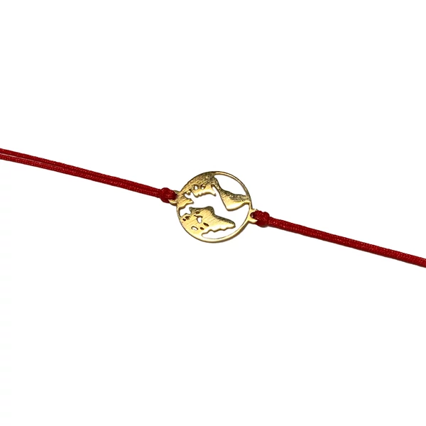 Arany acél földgömb medálos piros zsineg karkötő