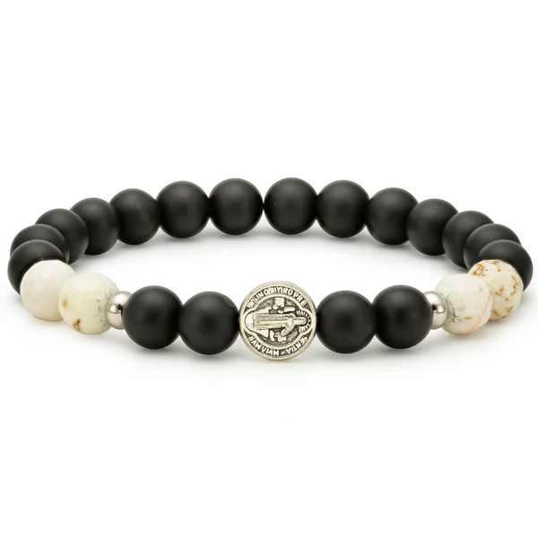 Benedict Karkötő Howlittal