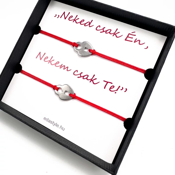 Páros zsineg karkötő lakat medállal Piros