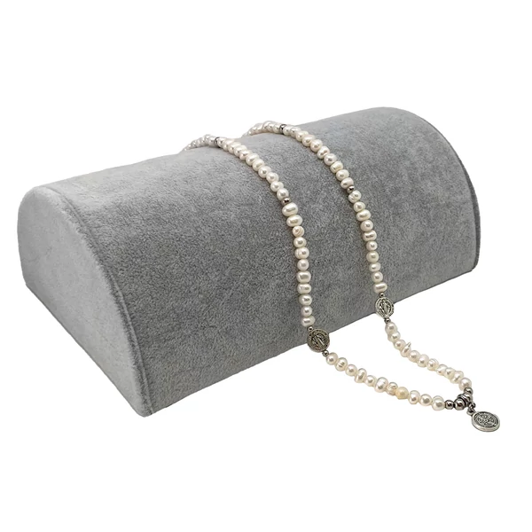 Tenyésztett gyöngy lánc Benedict medállal